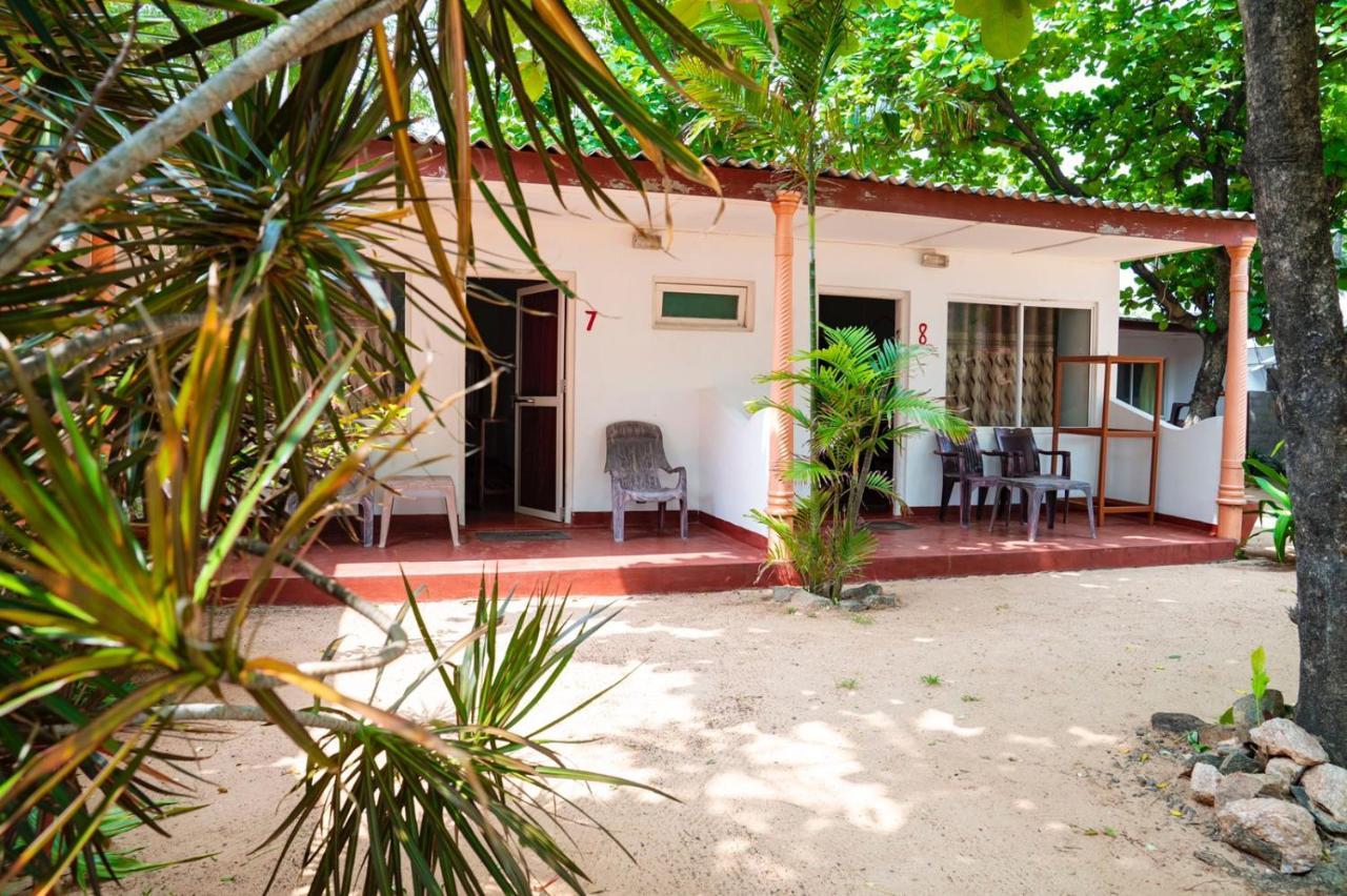 Golden Beach Cottages Trincomalee Exterior photo