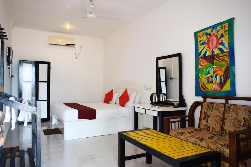 Golden Beach Cottages Trincomalee Exterior photo